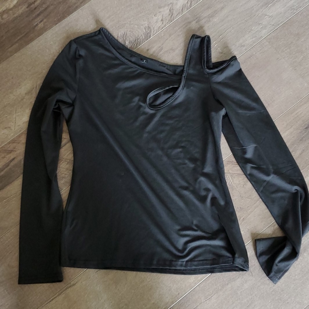 3 for 10$* Black one shoulder cut out top